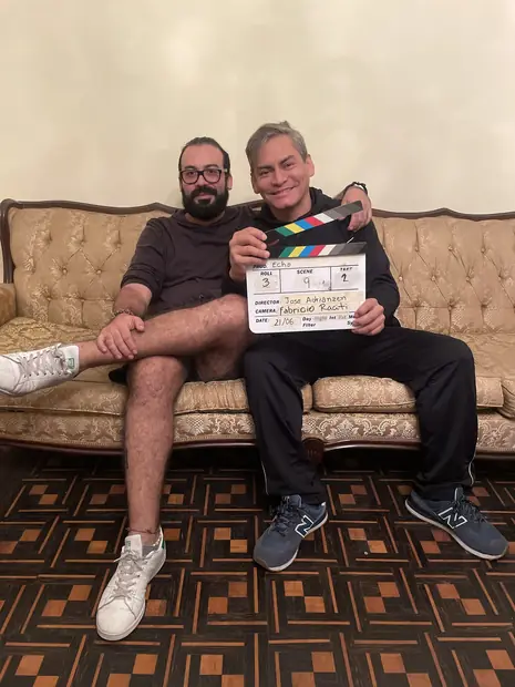 Jose Adrianzen junto a Cristian Esquivel con la claqueta